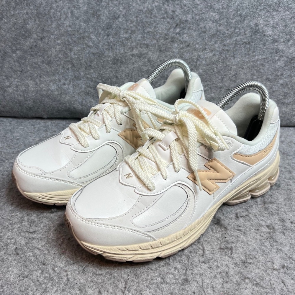 New Balance 2002R Womens Sneakers Light Cream Leather Dad Grandpa Shoes Size 6.5